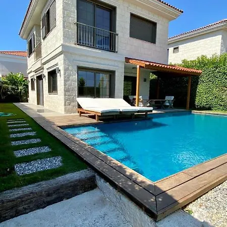 ☆neue Luxus-gartenvilla Mit Grossem Pool!☆ * Кешме